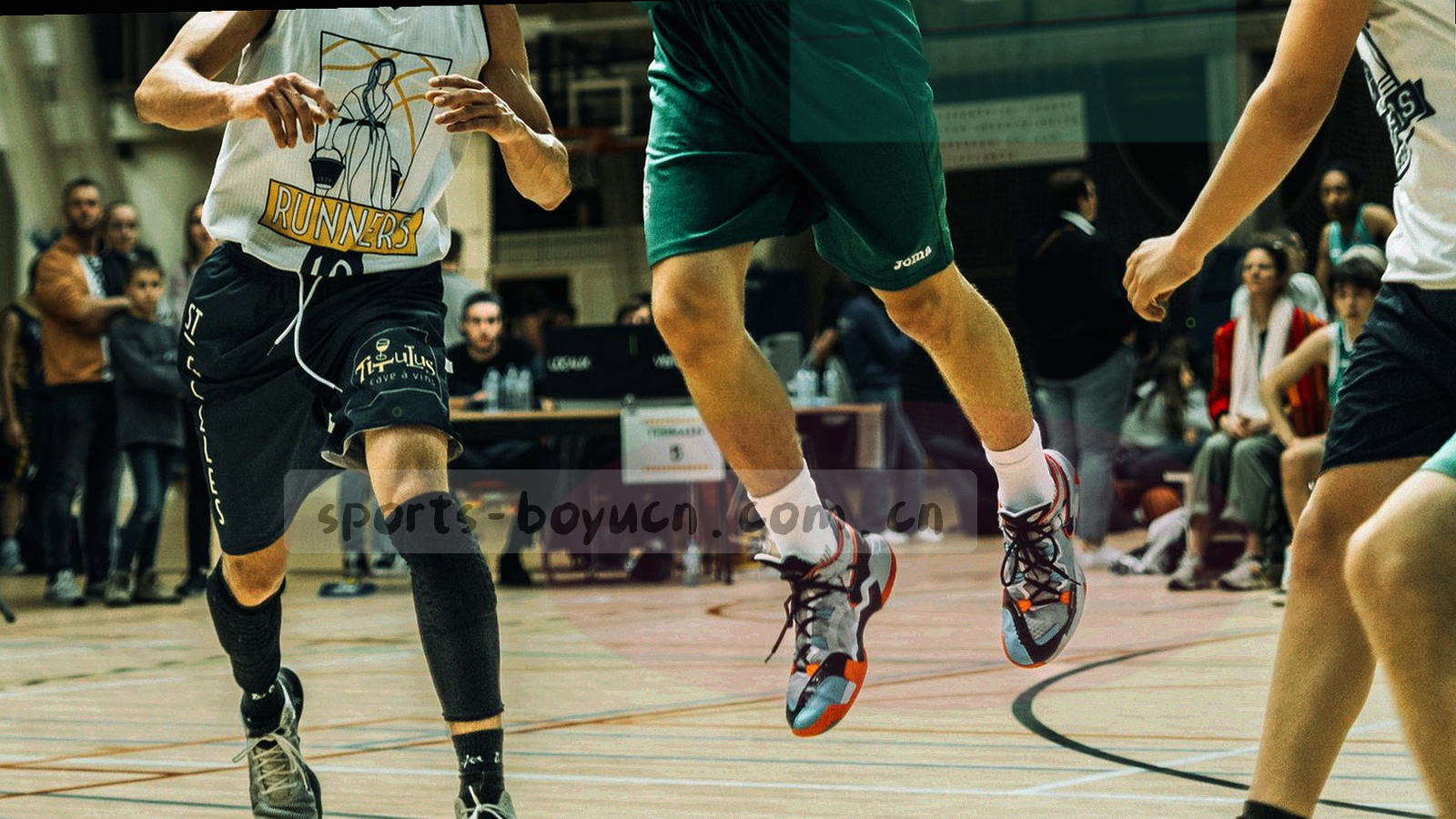 一条发光线缆串联多个圆形节点的抽象时间线，象征博鱼体育自 2018 年以来的赛程内容积累
